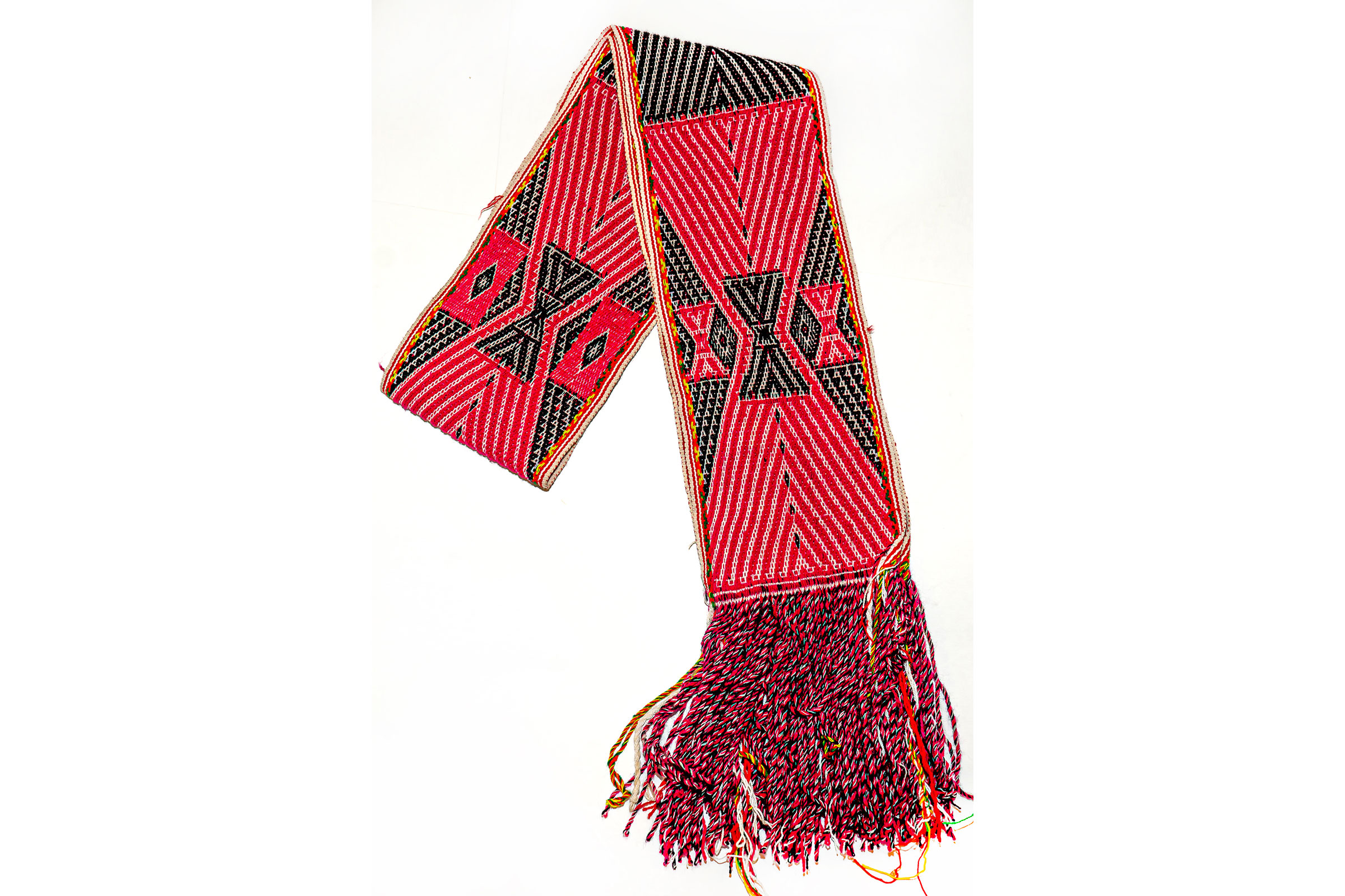 Alpaca shawl in red and black with Andean decorations (2)