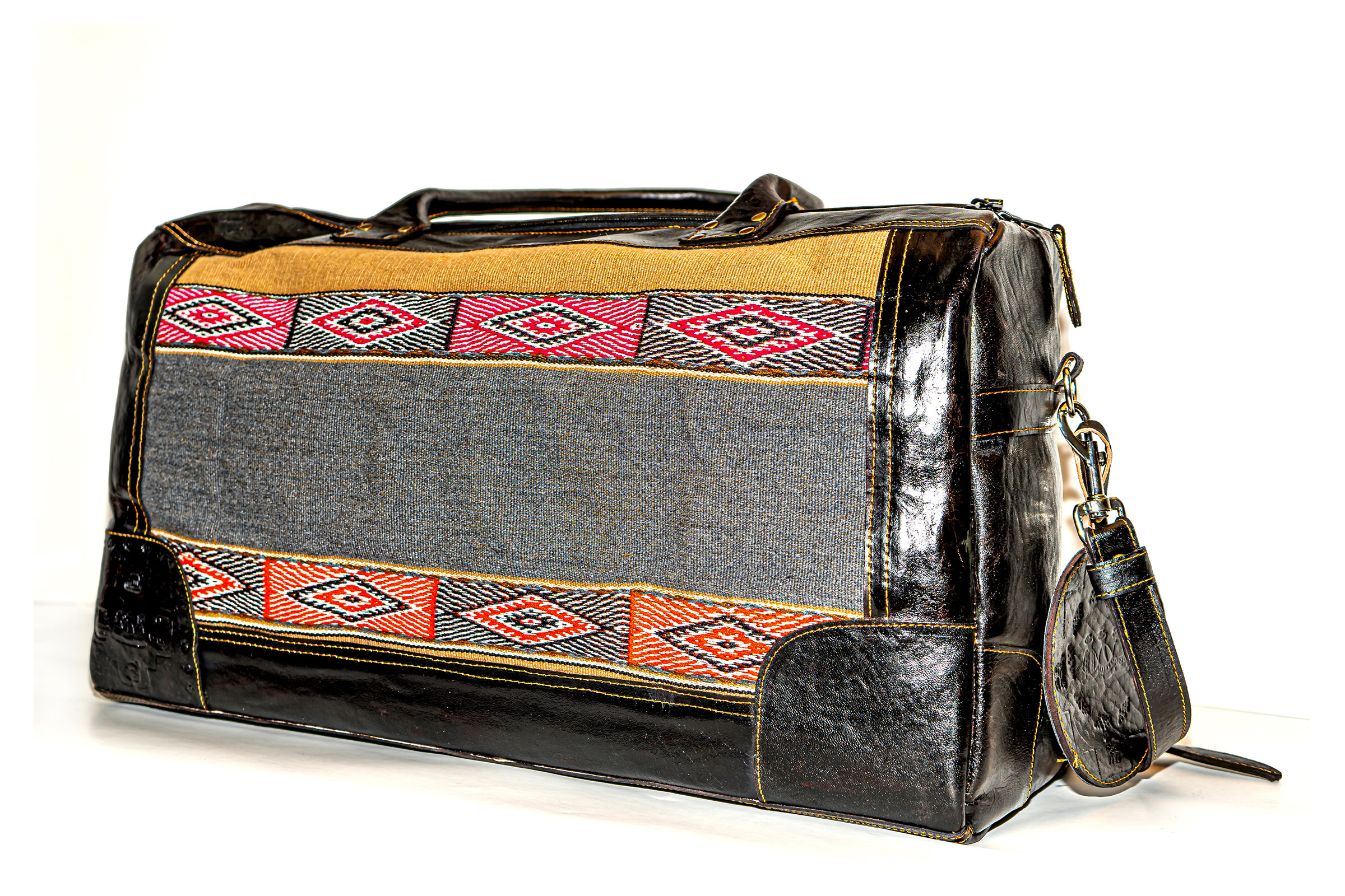 Hand Travel bag with andean colours (3)