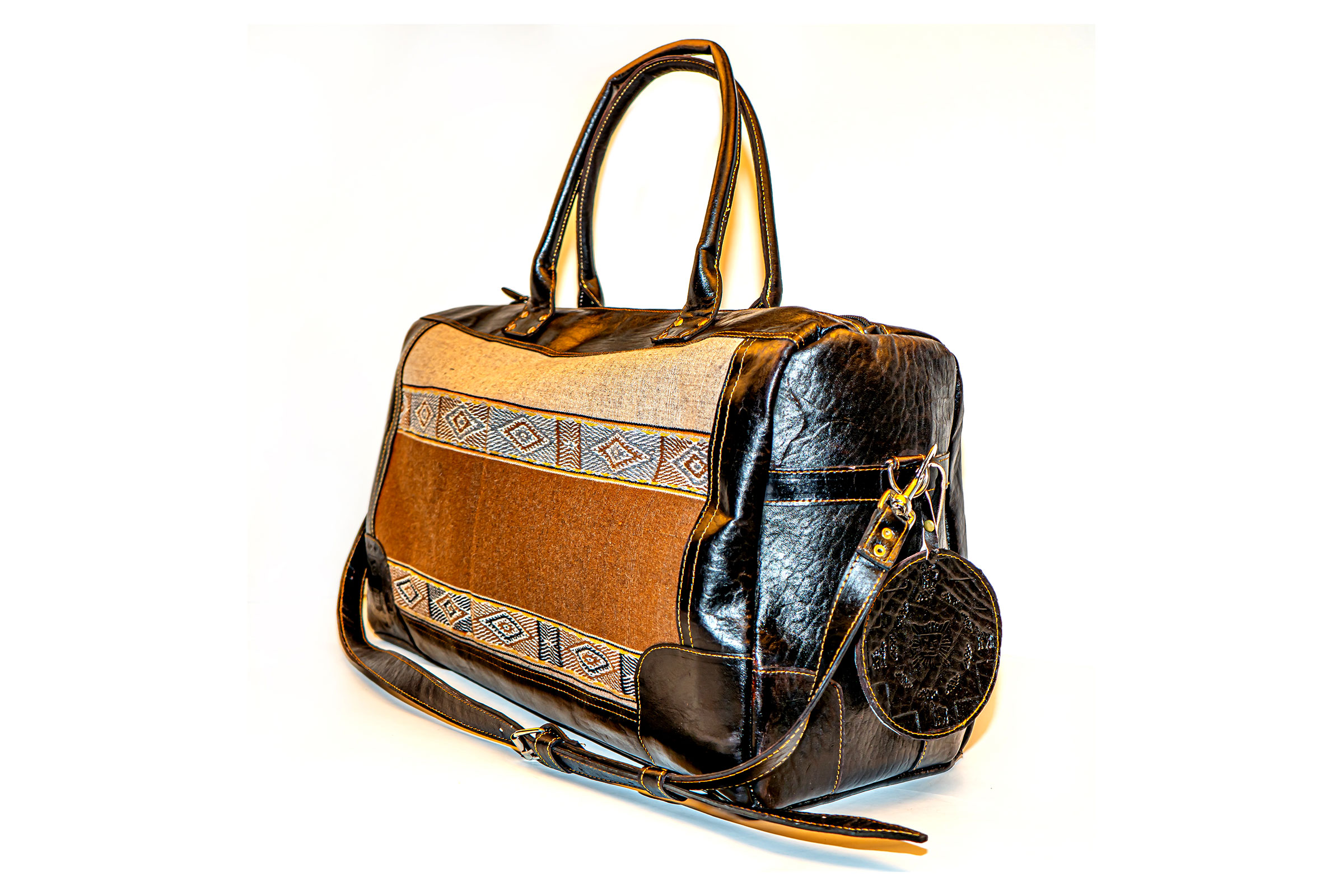 Hand Travel bag with andean colours (4)
